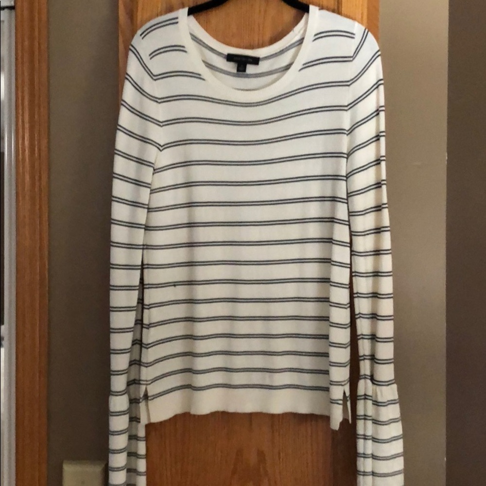 Lightweight sweater